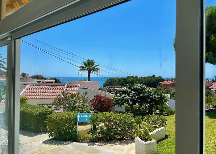 White Dream Near The Sea 3bed By Solrentspain 丰希罗拉