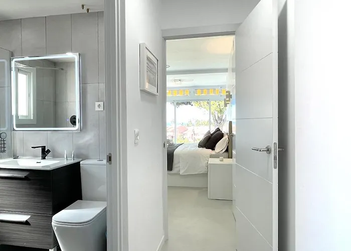 White Dream Near The Sea 3bed By Solrentspain 丰希罗拉