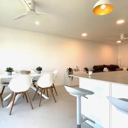 White Dream Near The Sea 3bed By Solrentspain פואנגירולה